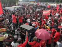 demo-hari-buruh-internasional-di-depan-gedung-dprmpr-1746093423995_169